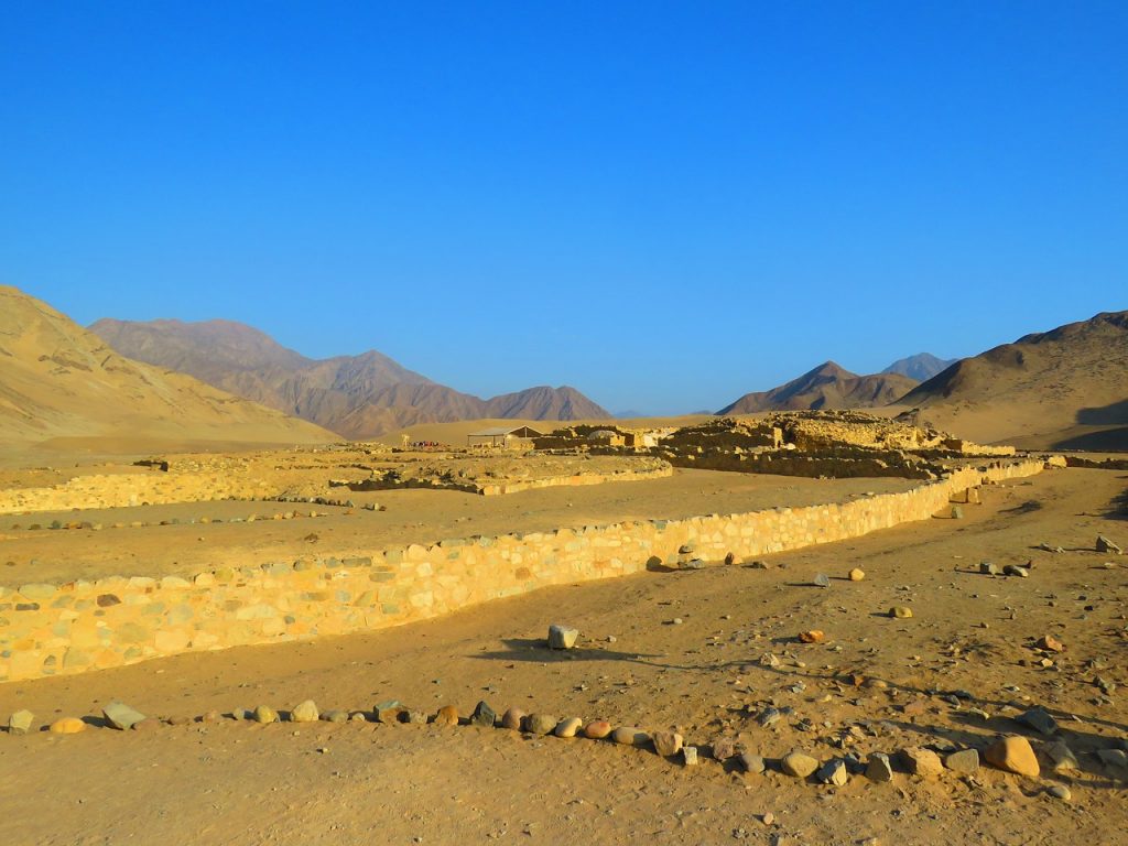 desert, pyramid, guy-1626350.jpg