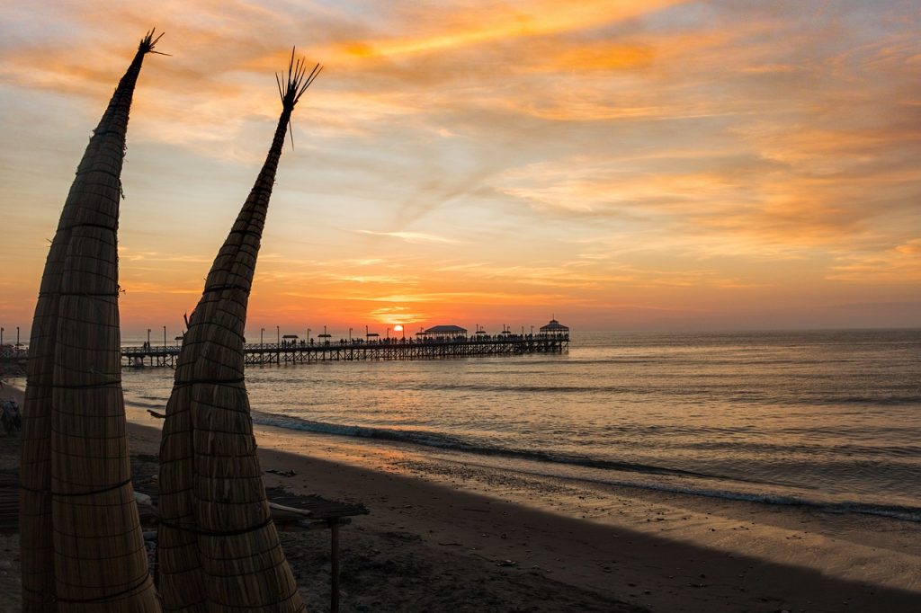 trujillo, huanchaco, beach-3870245.jpg